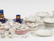 Vente aux enchères Lot de dinettes dépareillées et accicentées dont Gien et porcelaine de