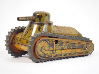 Vente aux enchères Tank Mémo ref. 916 en tôle lithographiée, mécanisme fonctionnant, chen