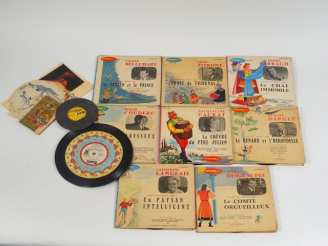 Vente aux enchères Lot de disques jouets dont disques animés et disques livres de marque 