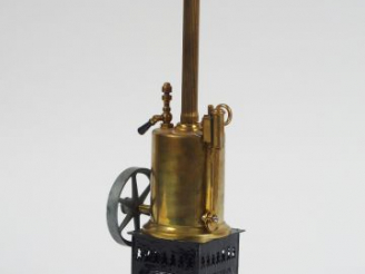 Vente aux enchères Machine à vapeur verticale MARKLIN 1920, avec bruleur, sous bassement 