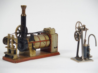 Vente aux enchères Lot comprenant : un jouet mécanique formant machine à vapeur (à restau