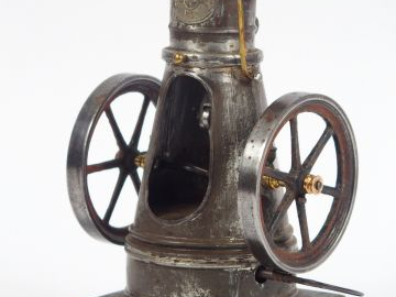 Ernst Plank. Jouet mécanique figurant mouvement d'un moteur (peint à l