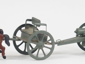 Vente aux enchères Joli train d'artillerie en tôle malheureusement repeint. Long. Totale 