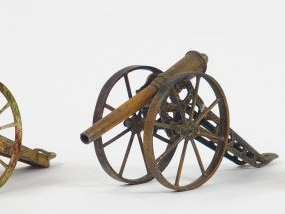 Vente aux enchères Lot de 3 canons jouets en état d'usage dont un de marque SR, le plus g