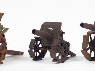 Lot de 3 canons jouets dont un certainement Marklin, les trois pièces 
