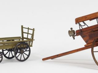 Vente aux enchères Lot de 2 jouets début XXème dont une charrette en bois roues métal (ma