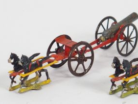 Vente aux enchères Lot de 2 petits attelages demi rondebosse et 2 canons (traces de repei