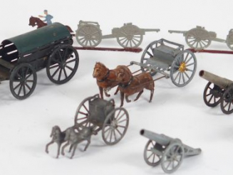 Vente aux enchères Lot d'attelages d'artillerie plats d'étains : 3 canons militaires mini