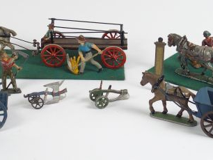 Vente aux enchères Lot de d'éléments de ferme plomb creux et aluminium comprenant : 4 att