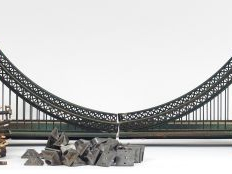 Lot comprenant : partie de pont en tôle, une grue de voie en tole lith