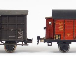 Lot de 2 wagons de marchandises, écartement 1, dont un en bois, l'autr