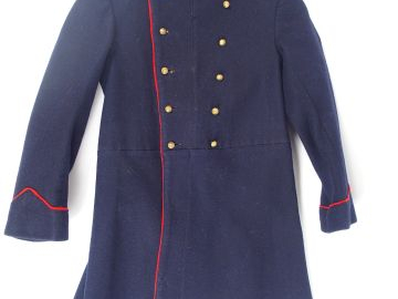 Redingote militaire pour enfant fin XIXè bleu bordé rouge portant le n