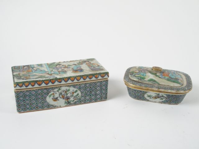 Bouteille et son bassin en porcelaine de Canton vers 1900 on y joint 2