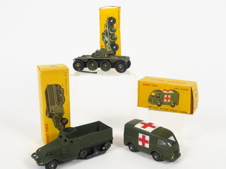Lot de 3 véhicules Dinky Toys :  - Ambulance militaire Renault Carrier