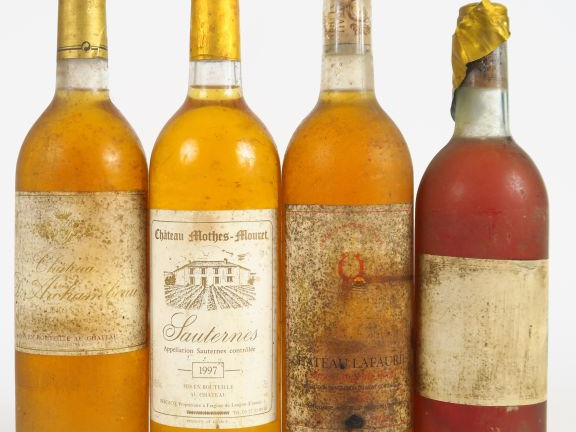 4 BOUTEILLES : 1 CHÂTEAU MOTHES MOURET SAUTERNES 1997 - 1 CHÂTEAU D'AR