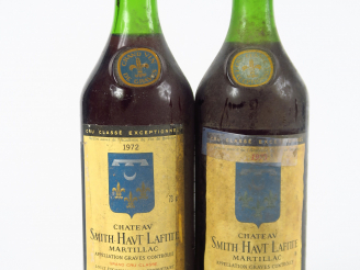 Vente aux enchères 2 BOUTEILLES CHÂTEAU SMITH HAUT LAFITTE GRAVES - 1972 - 3 CM/4 CM/1 CA