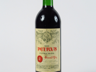 Vente aux enchères 1 BOUTEILLE PETRUS POMEROL - 1982 - BG+