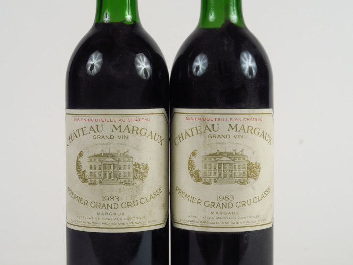 2 BOUTEILLES CHATEAU MARGAUX 1er GCC MARGAUX - 1983 - 1 BG/1 LB