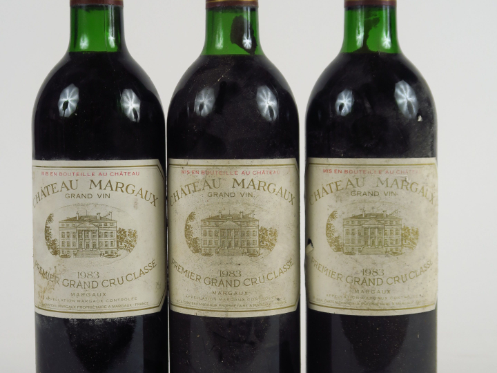 3 BOUTEILLES CHATEAU MARGAUX 1er GCC MARGAUX - 1983 - 3 LB/3 CAPS CORR