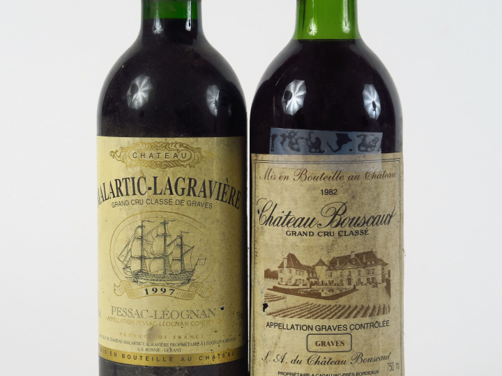 2 BOUTEILLES CC GRAVES : 1 CHÂTEAU BOUSCAUT 1982 LB/EA - 1 MALARTIC LA