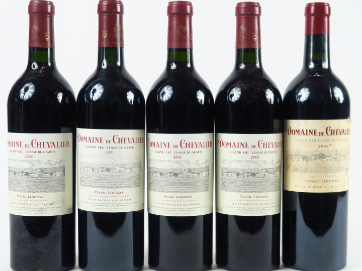 5 BOUTEILLES DOMAINE DE CHEVALIER GCC GRAVES - 1 de 2001/3 de 2002/1 d