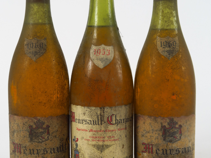 3 BOUTEILLES MEURSAULT : 1 de 1953 1er CRU 'LES CHARMES' LAGRIVE 3 CM 