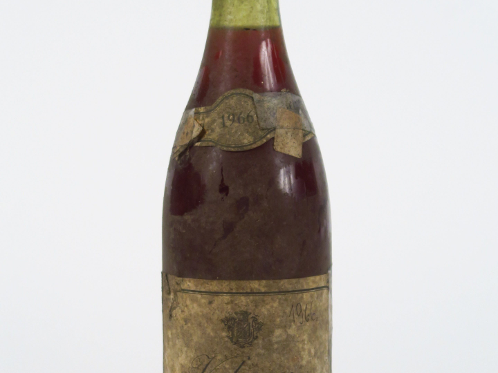 1 BOUTEILLE VOLNAY 1er CRU 'LES CHEVRETS' H. BOILLOT - 1966 - 2 CM/ES/