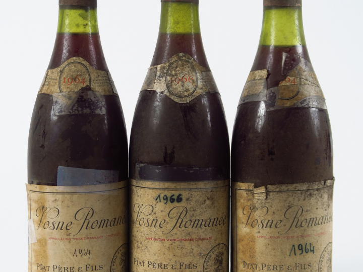 3 BOUTEILLES VOSNE ROMANEE PIAT PÈRE   FILS : 2 de 1964/1 à 2,5 CM/1 à