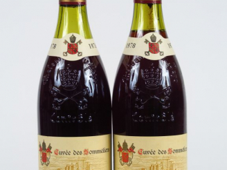 Vente aux enchères 2 BOUTEILLES CHATEAUNEUF DU PAPE 'CUVEE DES SOMMELIERS' MESTRE - 1978 
