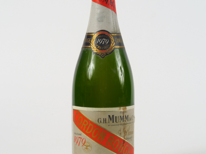 1 BOUTEILLE CHAMPAGNE DOM PERIGNON - 1983 - 0,5 cm SOUS LA COIFFE/COFF