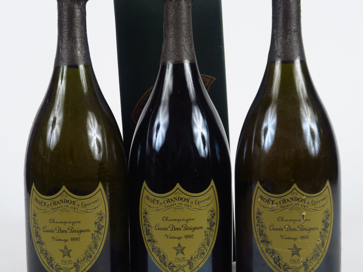 3 BOUTEILLES CHAMPAGNE DOM PERIGNON - 1990 - 1 COFFRET