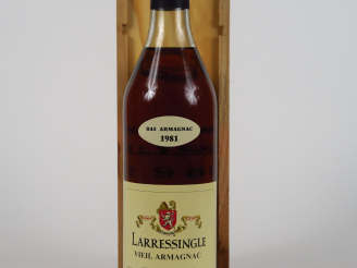 Vente aux enchères 1 BOUTEILLE BAS ARMAGNAC LARRESSINGLE 'VIEIL ARMAGNAC' - 1981 - COFFRE