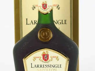 Vente aux enchères 1 BOUTEILLE ARMAGNAC LARRESINGLE 'NAPOLEON GRANDE RESERVE' - COFFRET