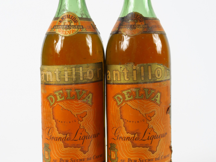 2 VIEILLES BOUTEILLES GRANDE LIQUEUR ANTILLOR DELVA