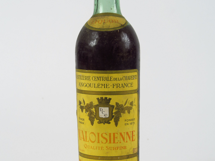 1 VIEILLE BOUTEILLE LIQUEUR ABRICOT VALOISIENNE