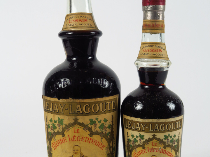 2 VIEUX FLACONS : GRANDE CREME DE CASSIS 'LE MOINE LEGENDAIRE' LE JAY 