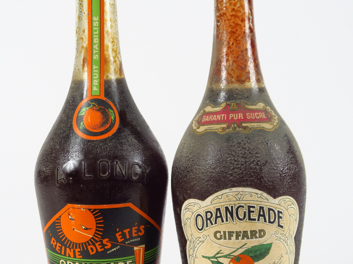 2 VIEILLES BOUTEILLES ORANGEADE : 1 GIFFARD - 1 REINE DES ETES LONGY