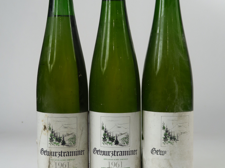 3 BOUTEILLES GEWURZTRAMINER SAVOUR CLUB - 1961 - 1 à 2 CM/1 à 3,5 CM/1