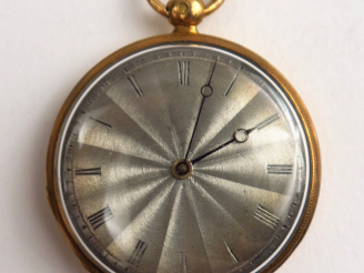 Vente aux enchères Montre de gousset extra plate en or. Poids tel : 33,6 g