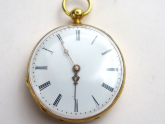 Vente aux enchères Montre de col en or. Poids tel : 30 g
