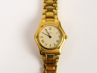 Vente aux enchères EBEL. Montre de femme en or, avec son écrin et son certificat. Poids :