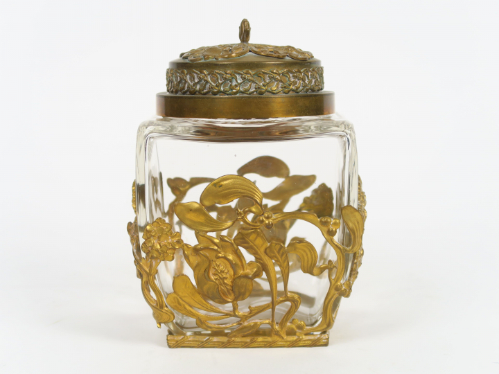 Boite à biscuits Art Nouveau en verre et métal doré, monture ajourée à