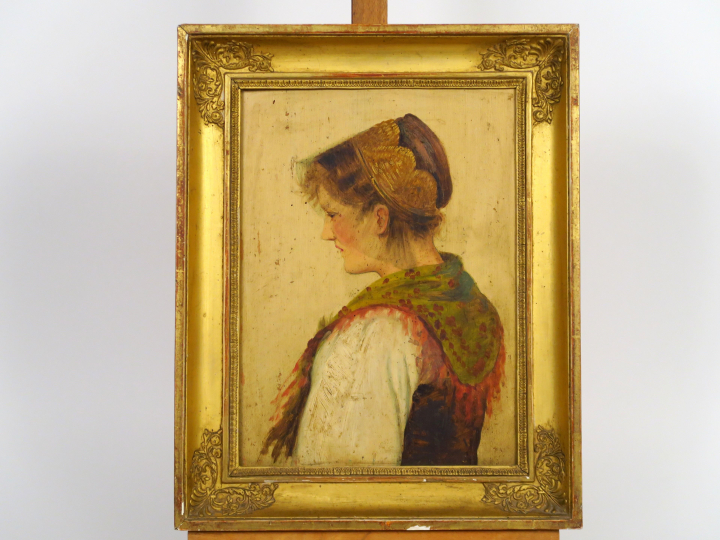Ecole française XIXème "Jeune femme au châle" Huile sur panneau.  35 x