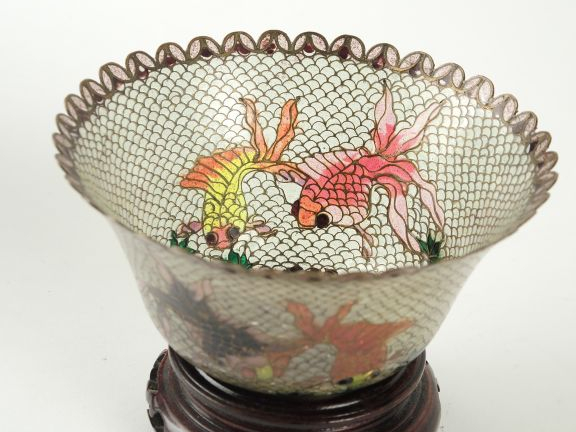 Bol Extreme orient XIXe en verre polychrome cloisonné à décor de carpe