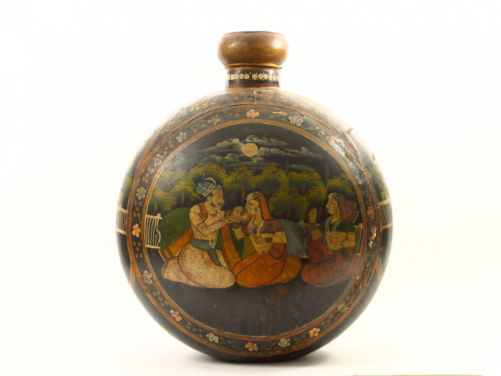 Grande gourde en cuivre peint. Inde. XXème. H. 58 cm