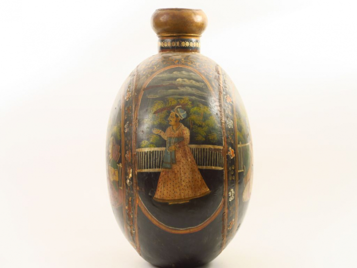 Grande gourde en cuivre peint. Inde. XXème. H. 58 cm