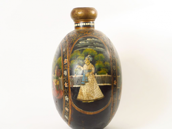 Grande gourde en cuivre peint. Inde. XXème. H. 58 cm