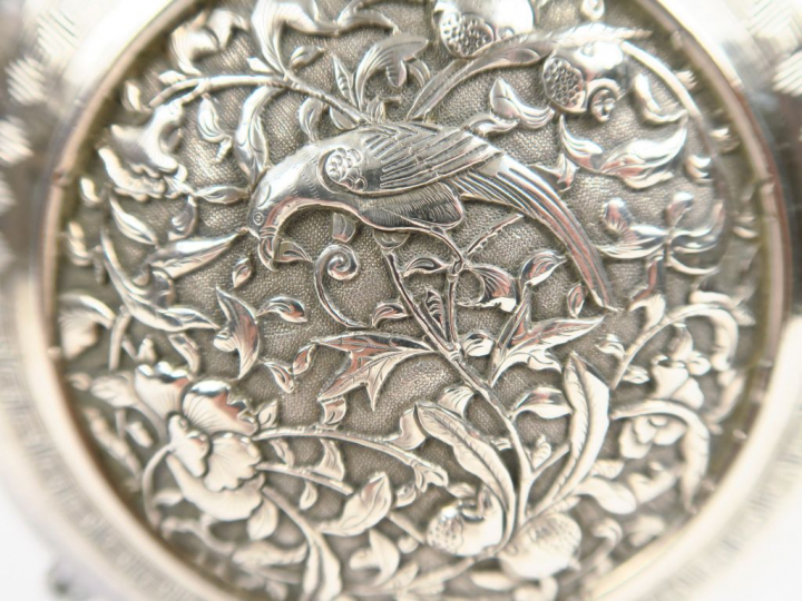Verseuse de forme circulaire à panse arrondie en argent, poinçon étran