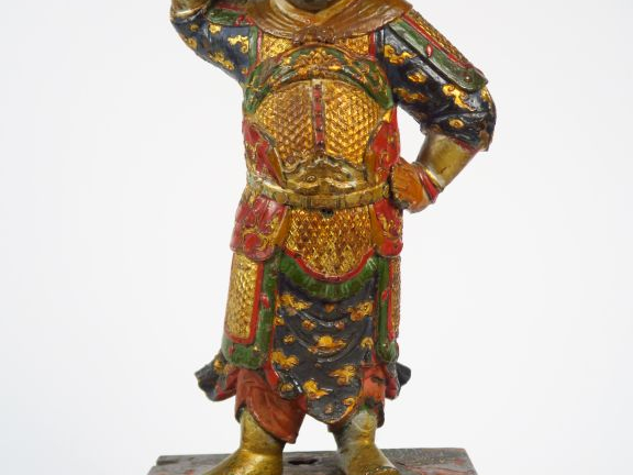 Importante statuette représentant un kapala en armure en fonte de fer 