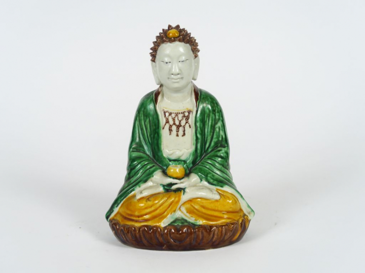 Statuette en biscuit émaillé trois couleurs Sancai représentant un bou